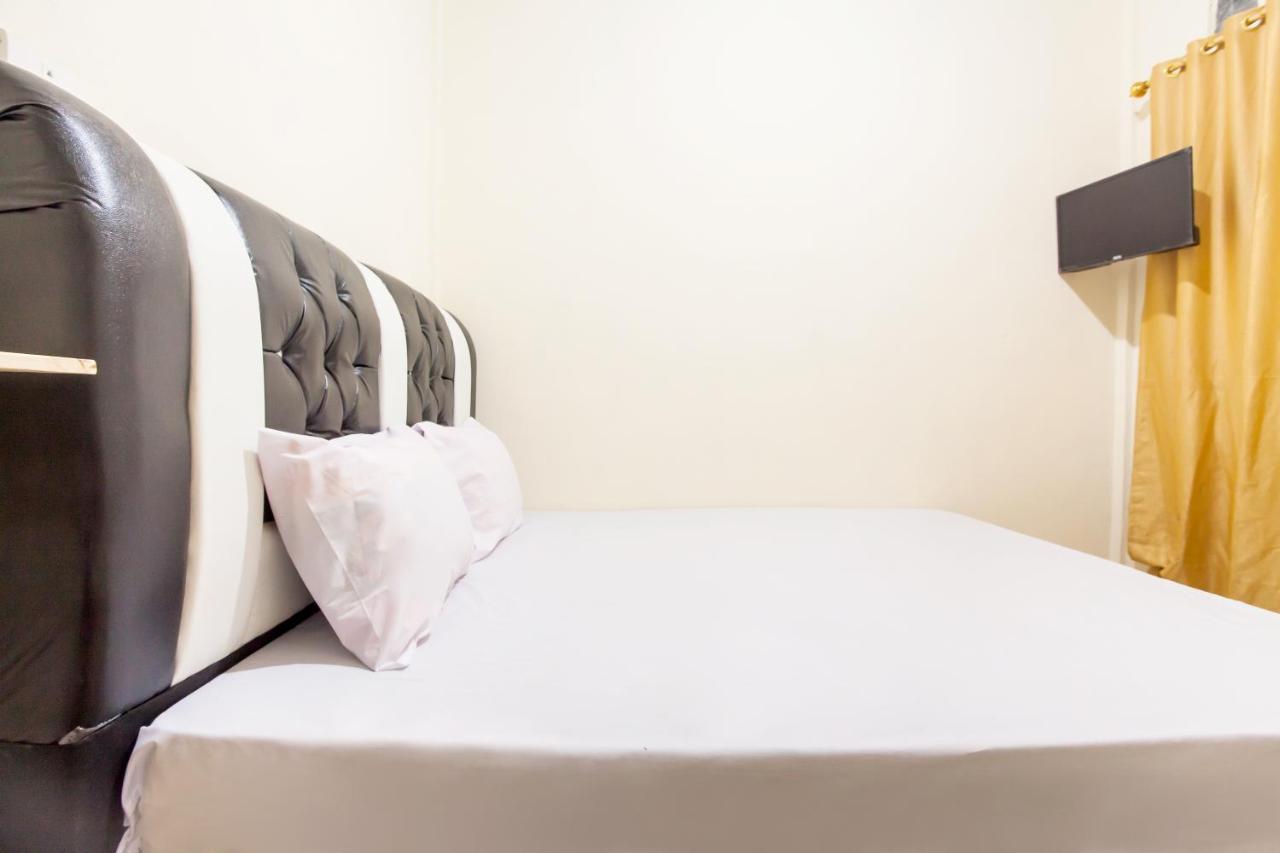 Oyo Life 2601 Residence Damai Helvetia Pulauberayan Экстерьер фото